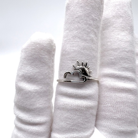 Sale $15 Firm! .925 Sterling Silver Cloud & Sun Ring - Picture 8 of 15